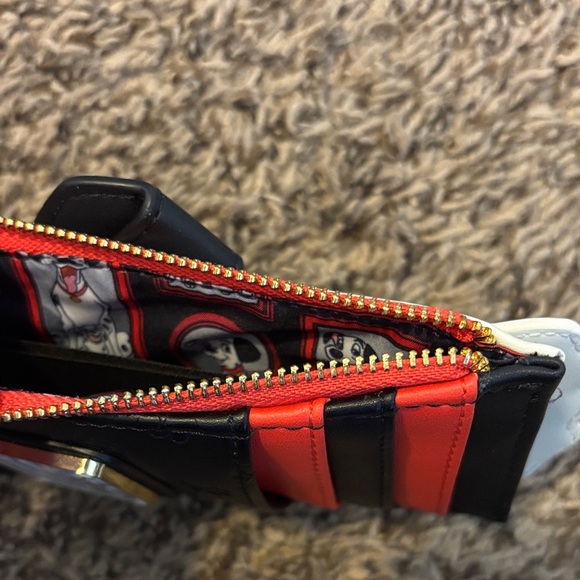 Loungefly 101 Dalmatians Stacked Pup Zip Wallet - White, Black & Red - Picture 3 of 3